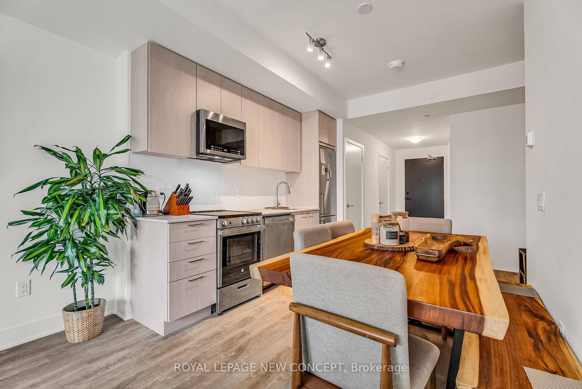 185 Deerfield Rd, #301