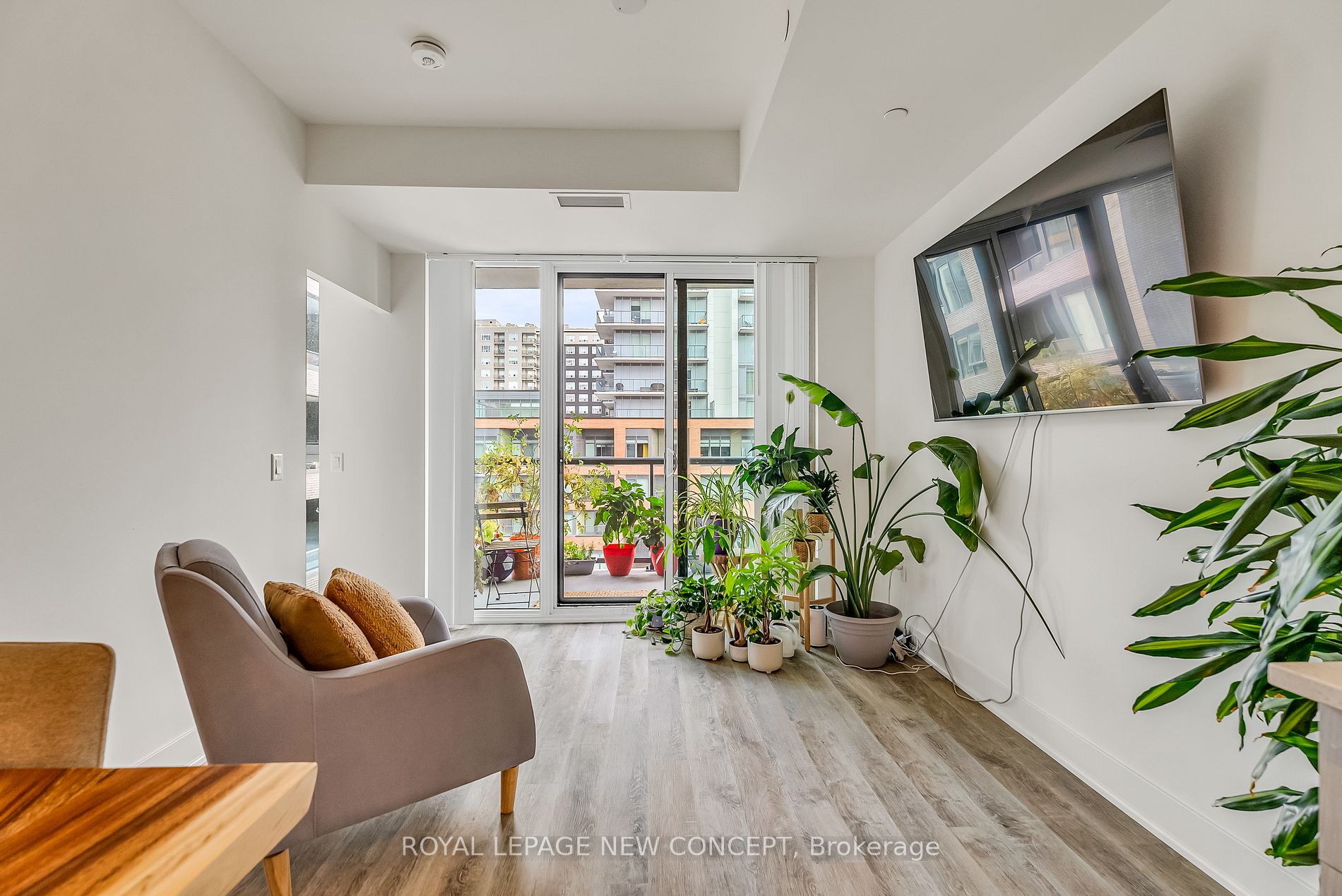 185 Deerfield Rd, #301