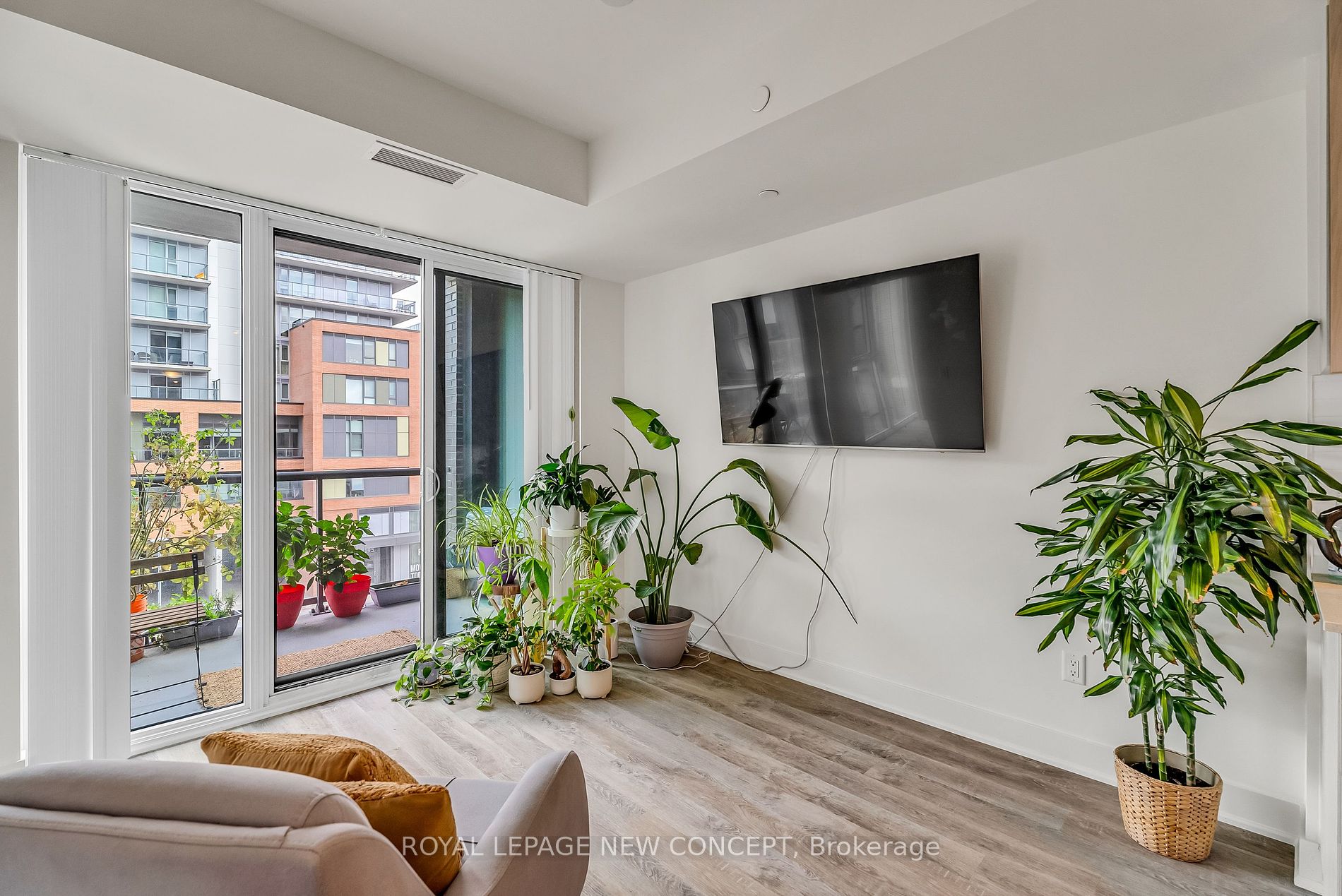 185 Deerfield Rd, #301