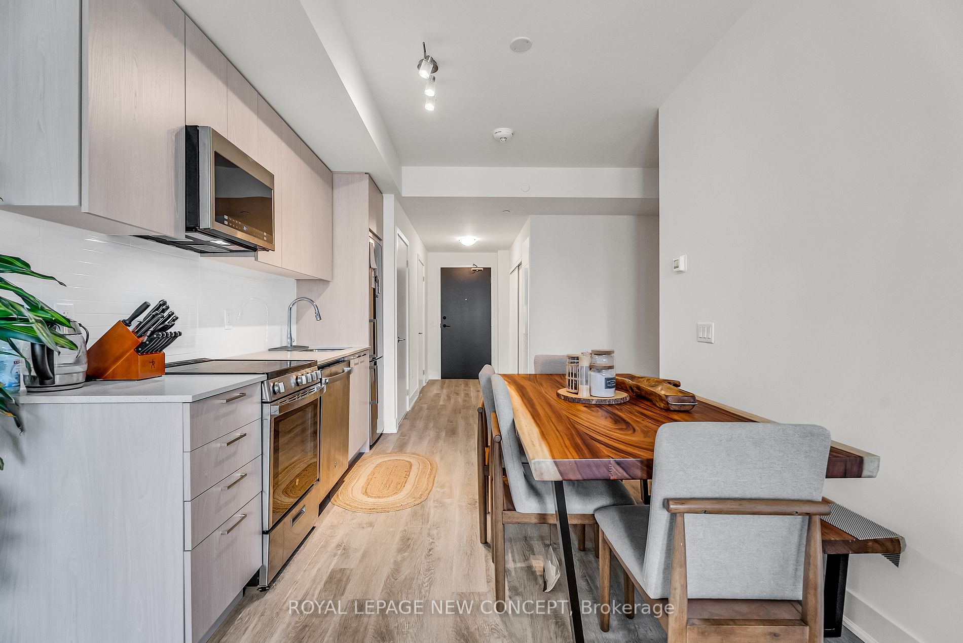 185 Deerfield Rd, #301