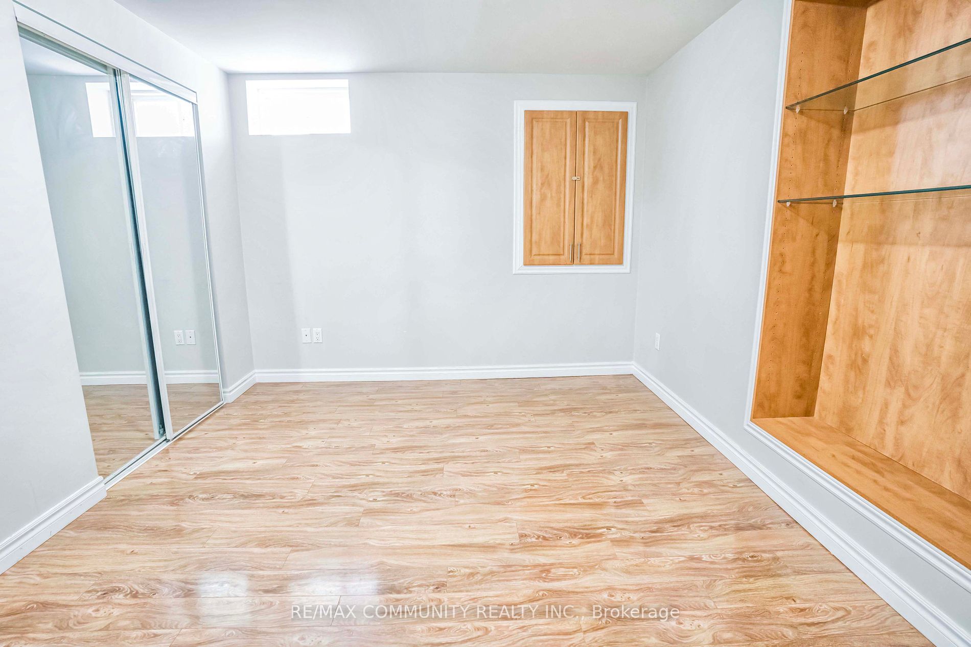 42 Reginald Lamb Cres