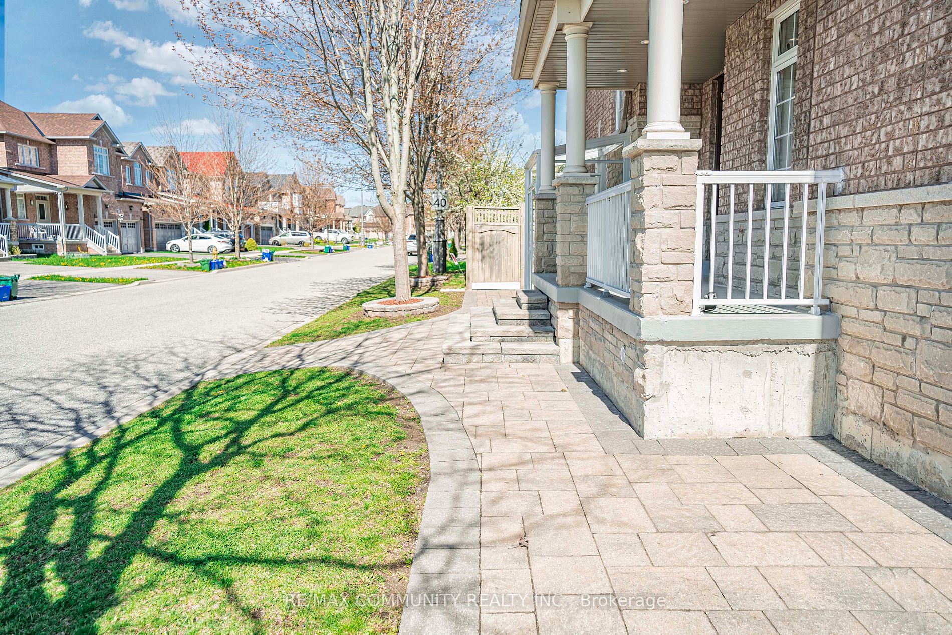 42 Reginald Lamb Cres