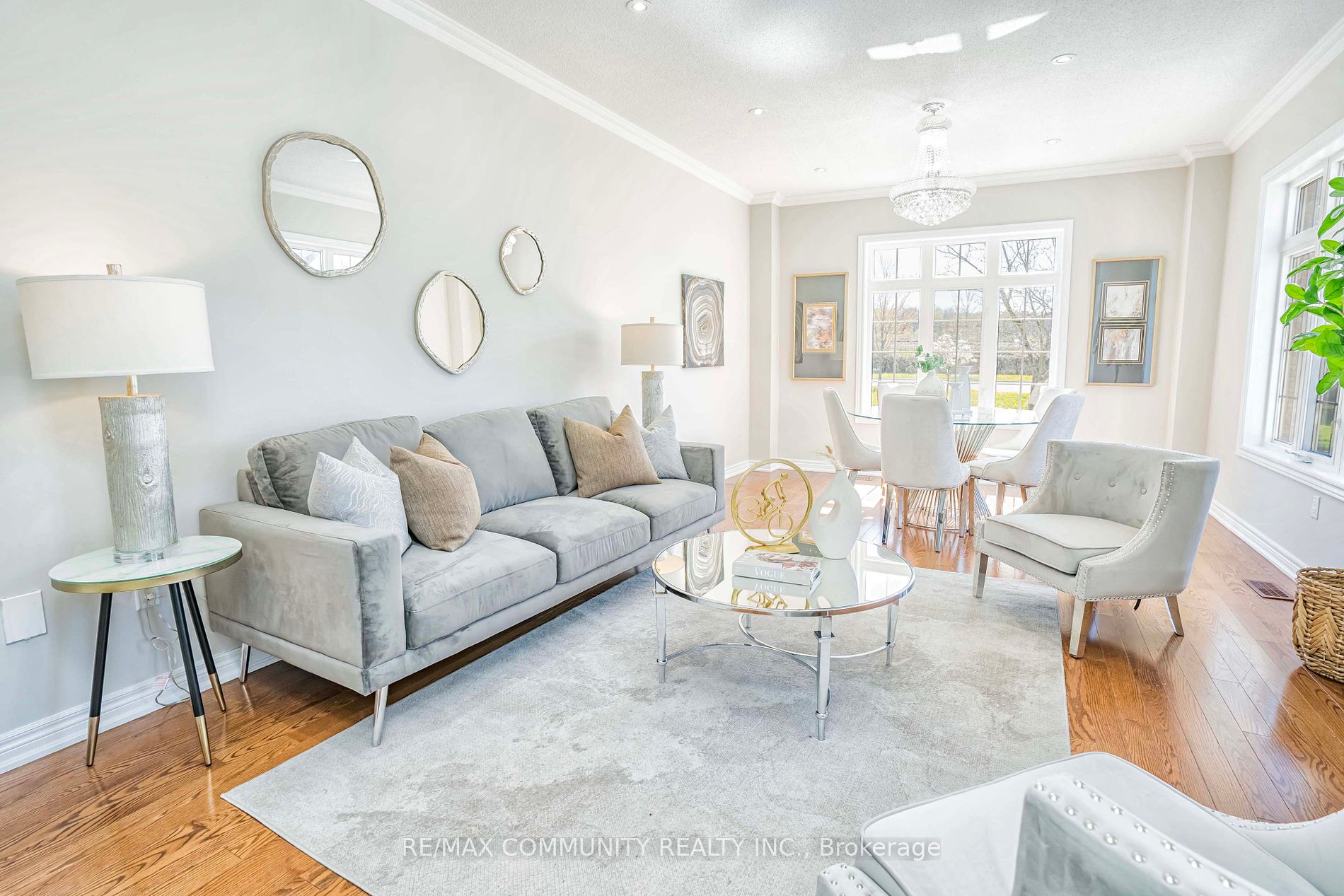 42 Reginald Lamb Cres