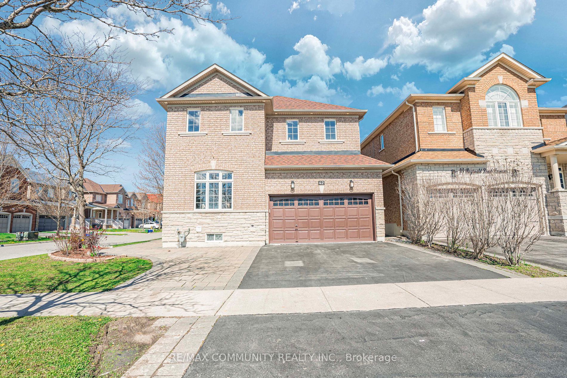 42 Reginald Lamb Cres