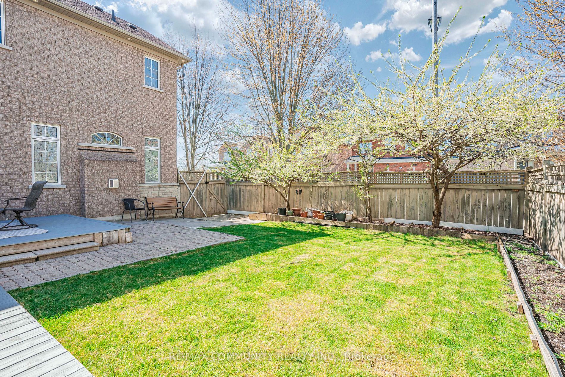 42 Reginald Lamb Cres