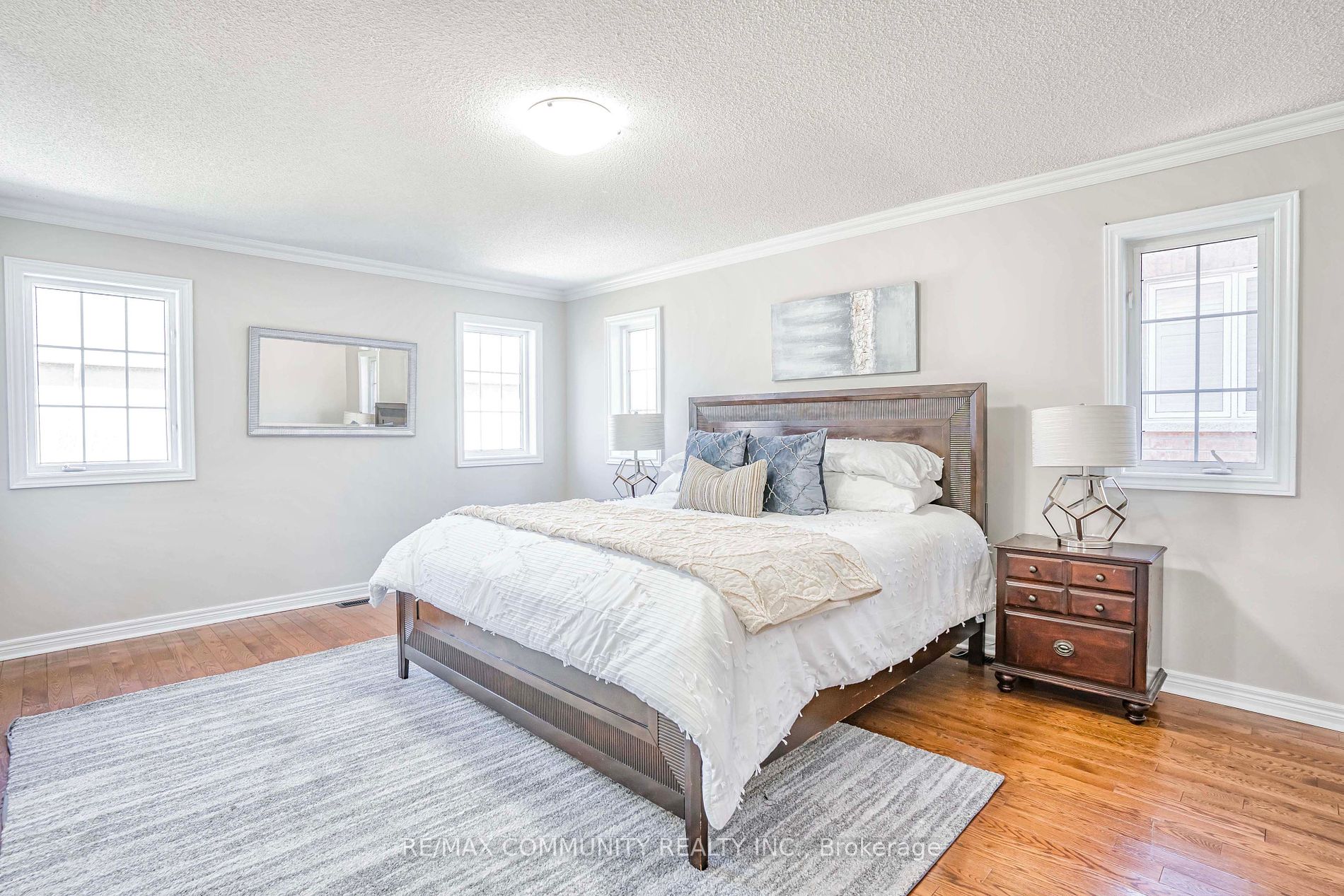 42 Reginald Lamb Cres
