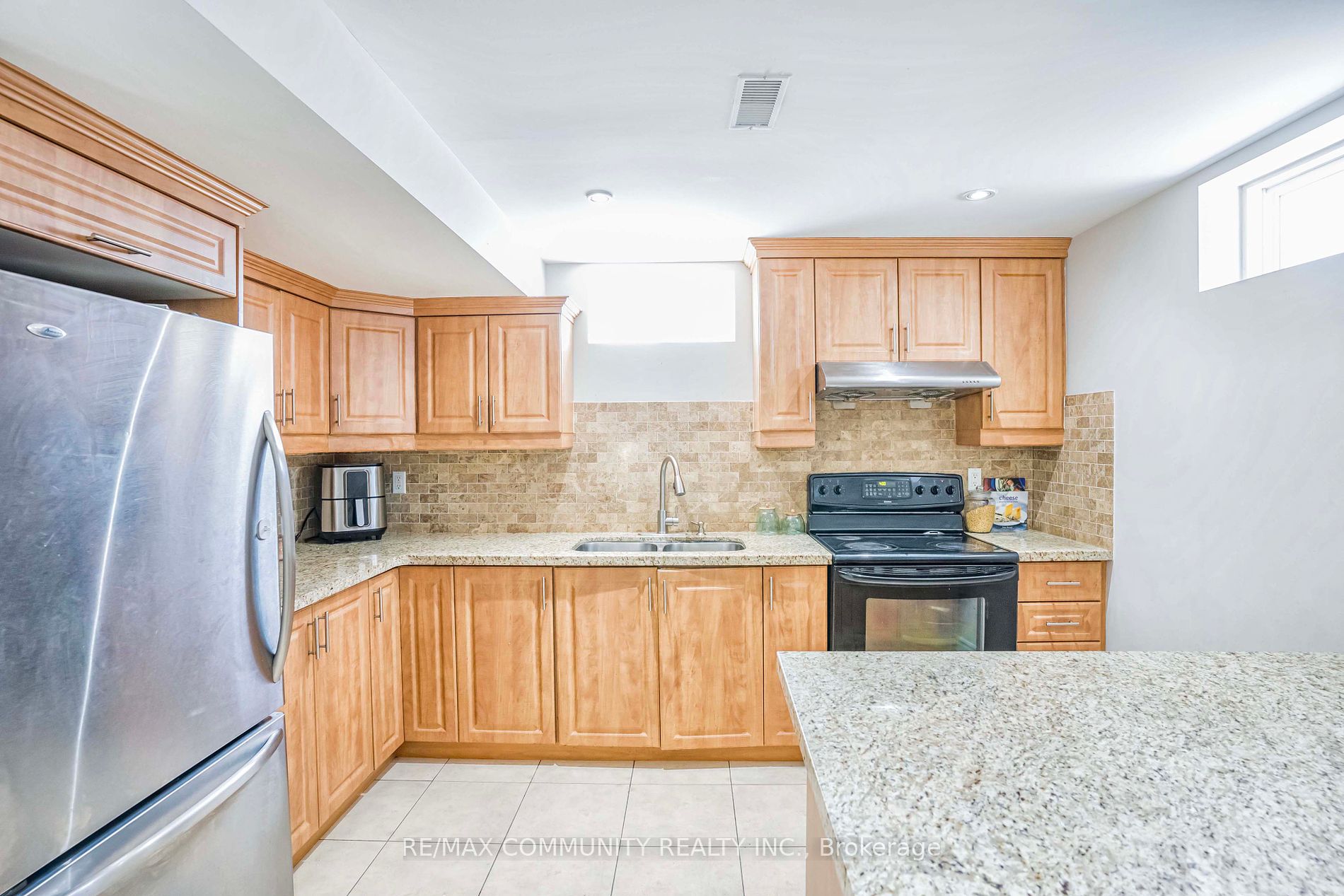 42 Reginald Lamb Cres