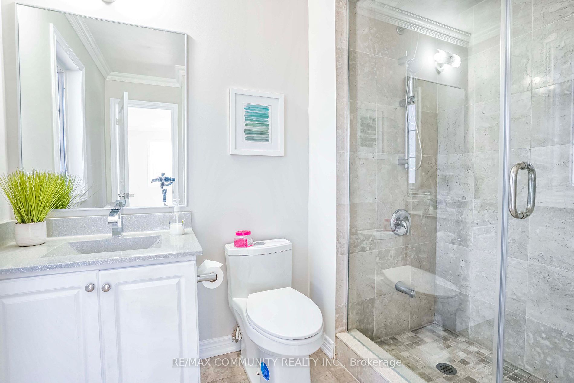 42 Reginald Lamb Cres