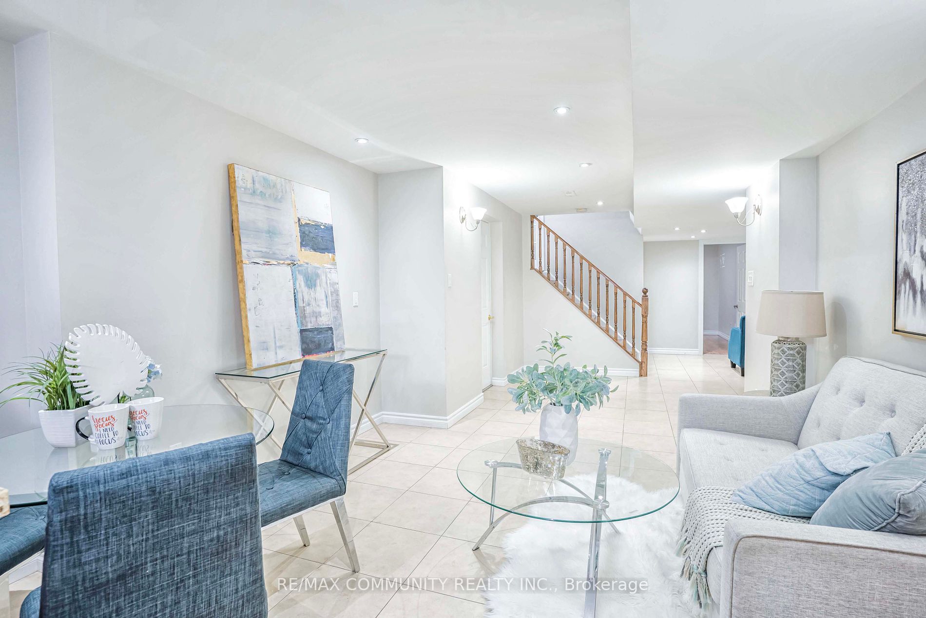 42 Reginald Lamb Cres