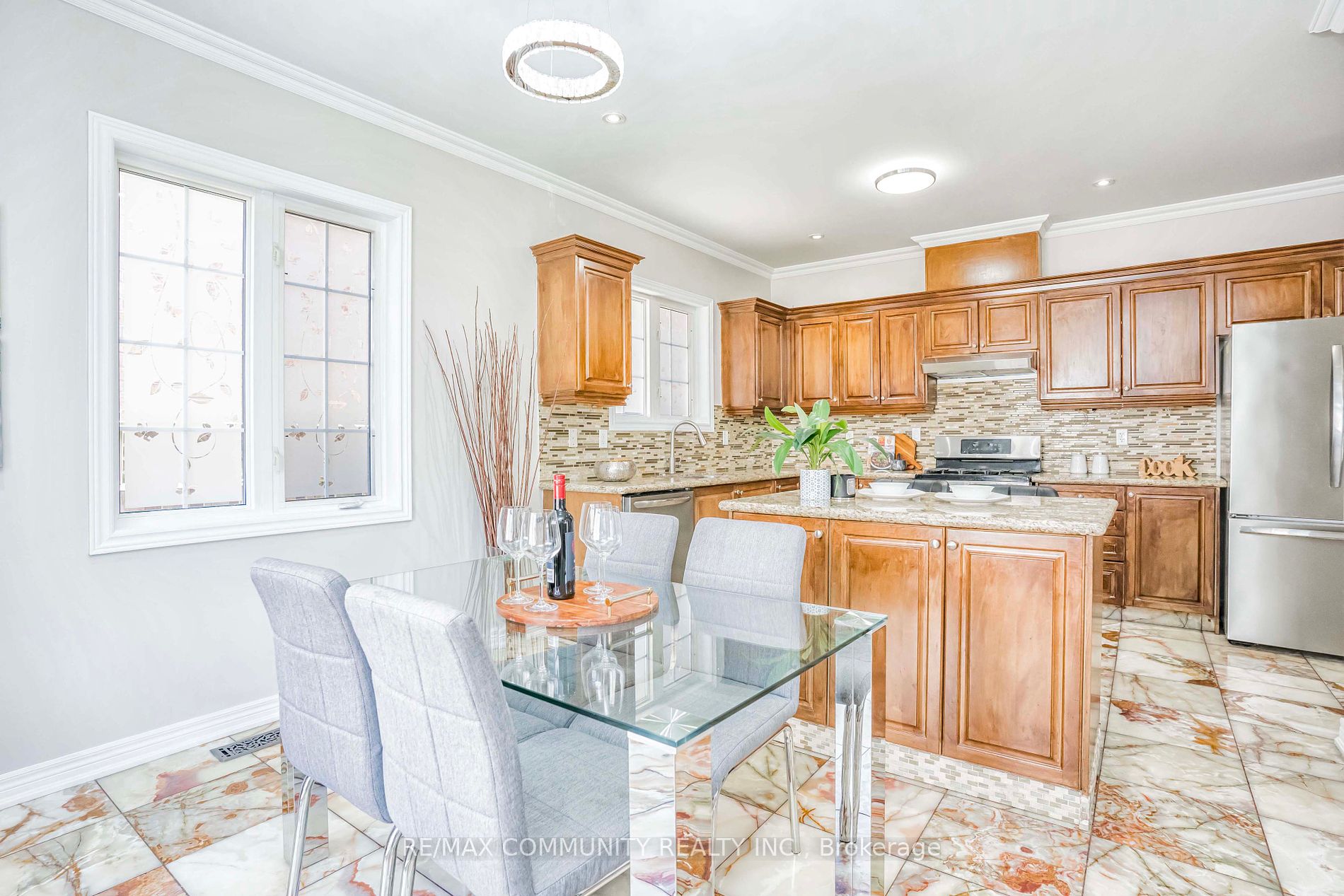 42 Reginald Lamb Cres