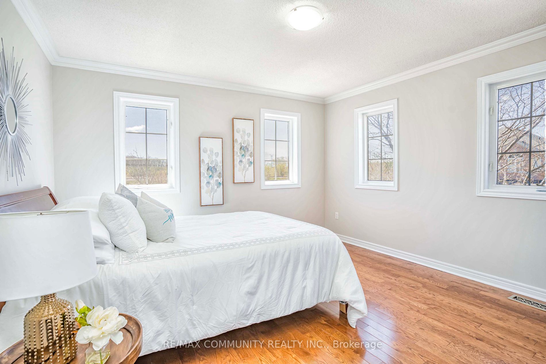 42 Reginald Lamb Cres