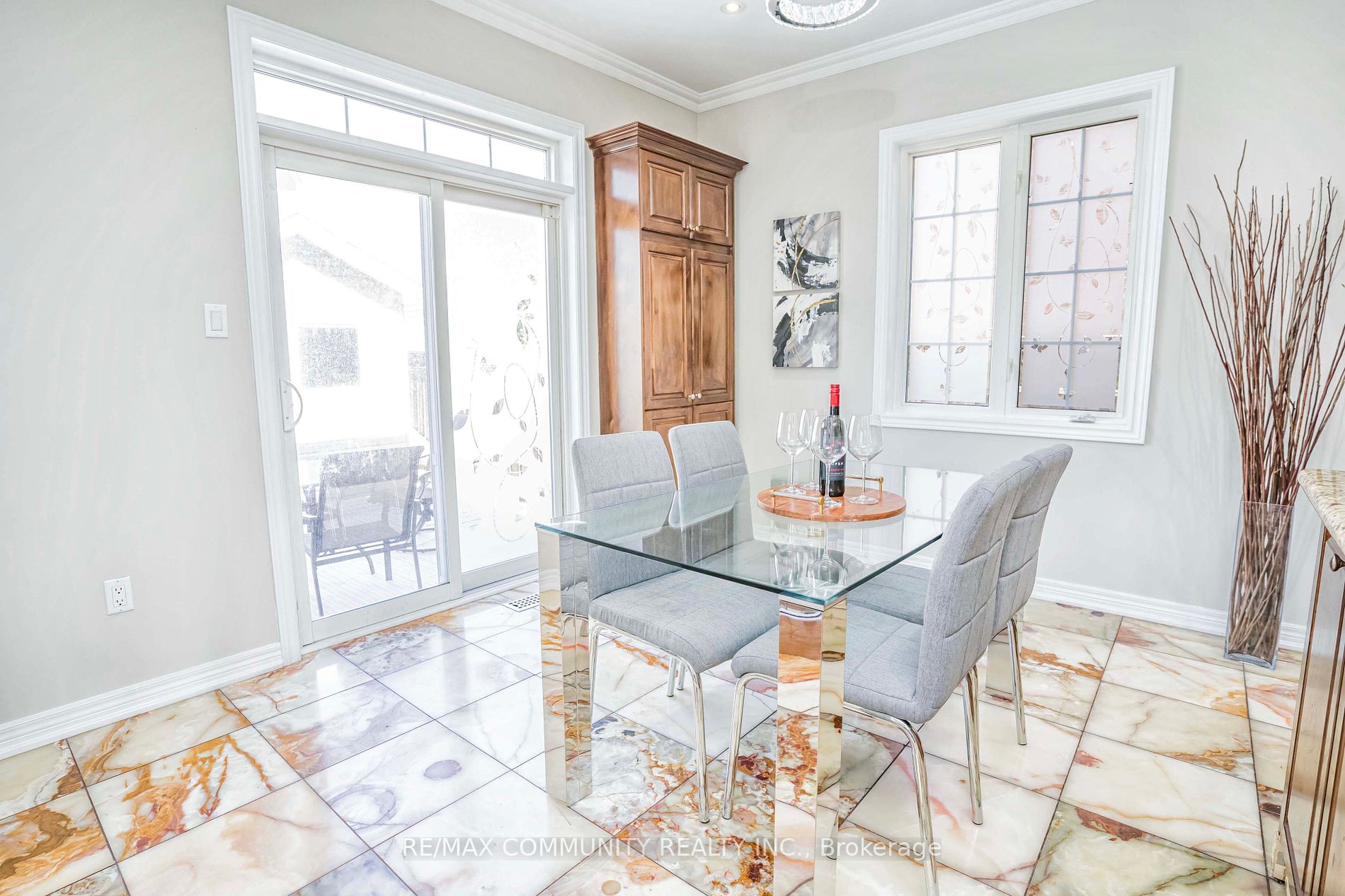 42 Reginald Lamb Cres