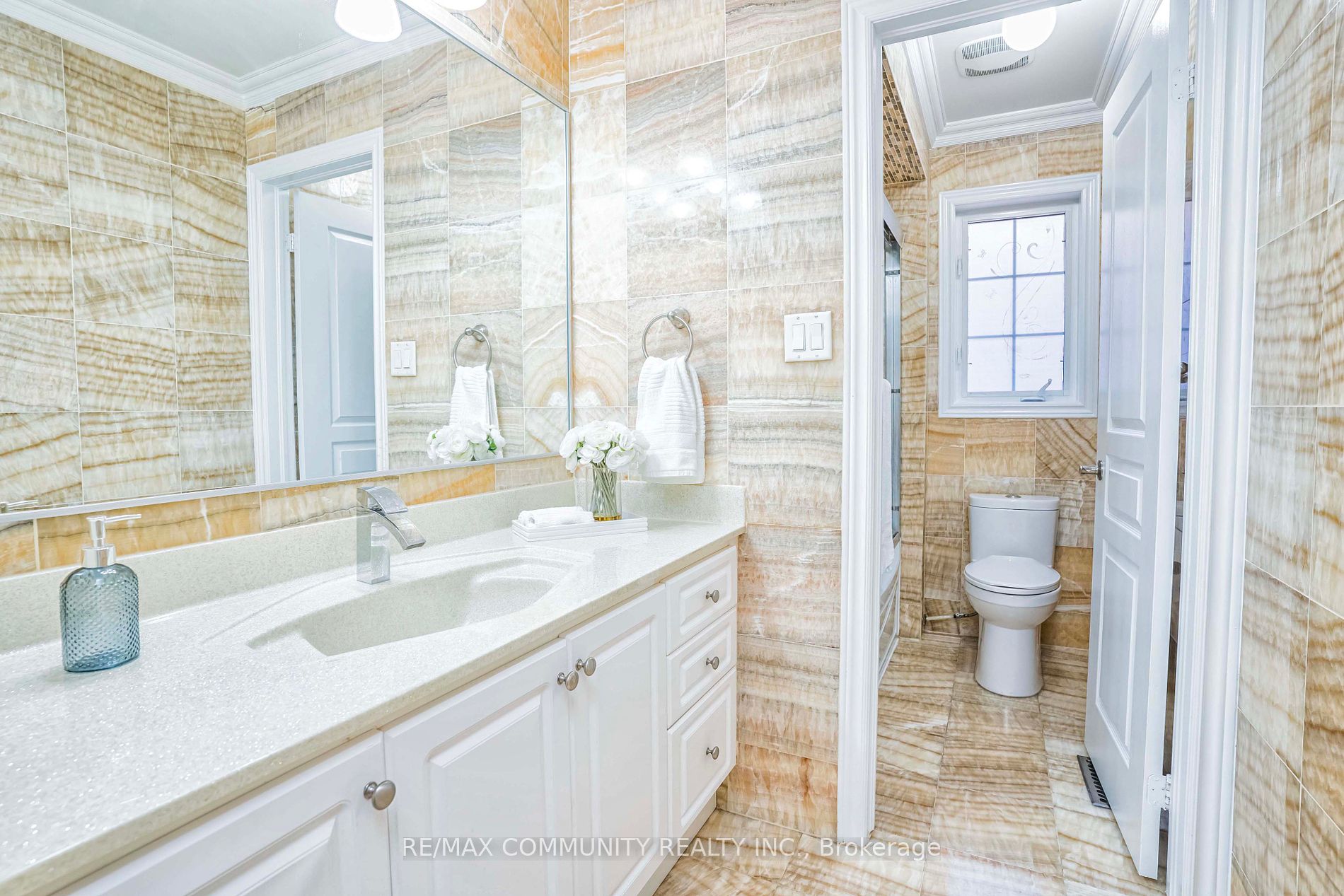 42 Reginald Lamb Cres