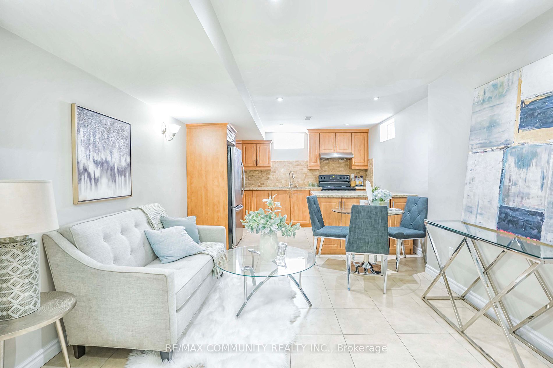 42 Reginald Lamb Cres