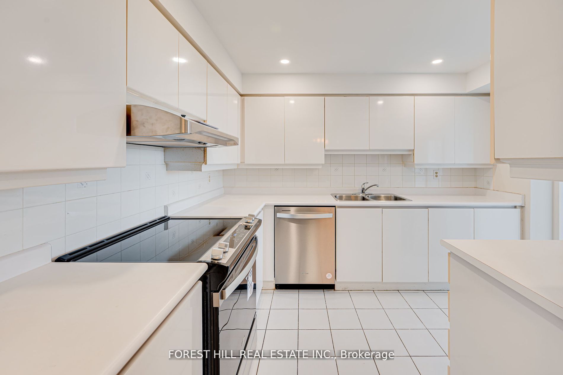 7 Townsgate Dr, #304