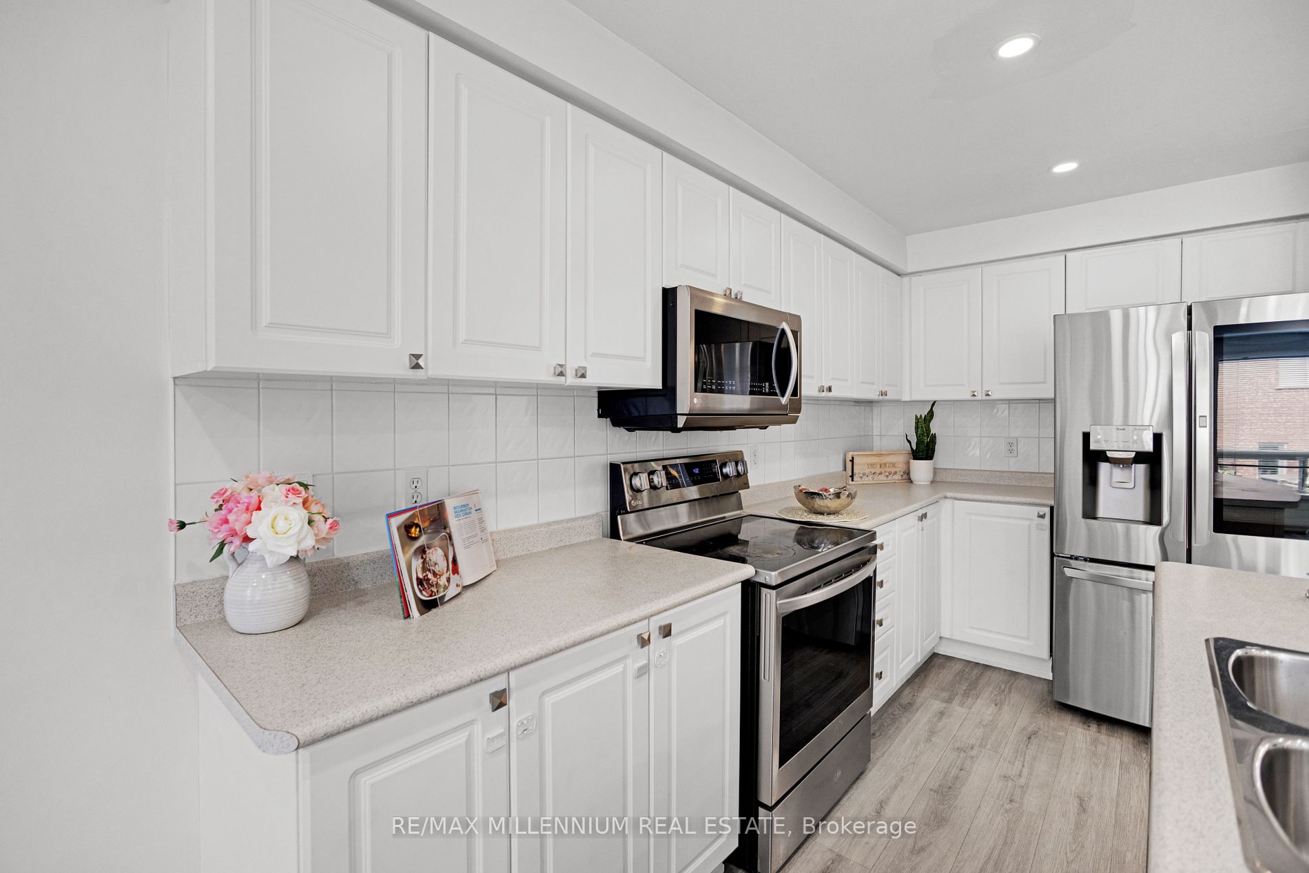 21 Casabel Dr