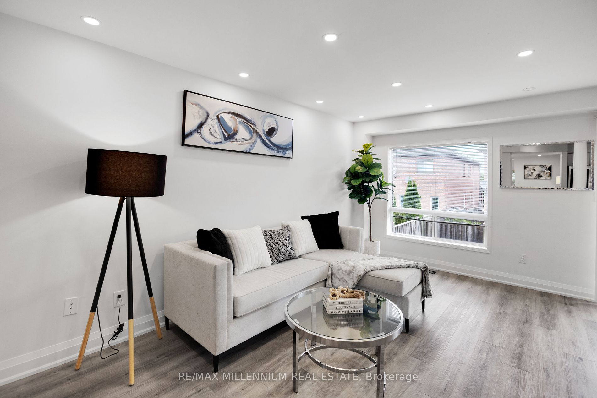 21 Casabel Dr