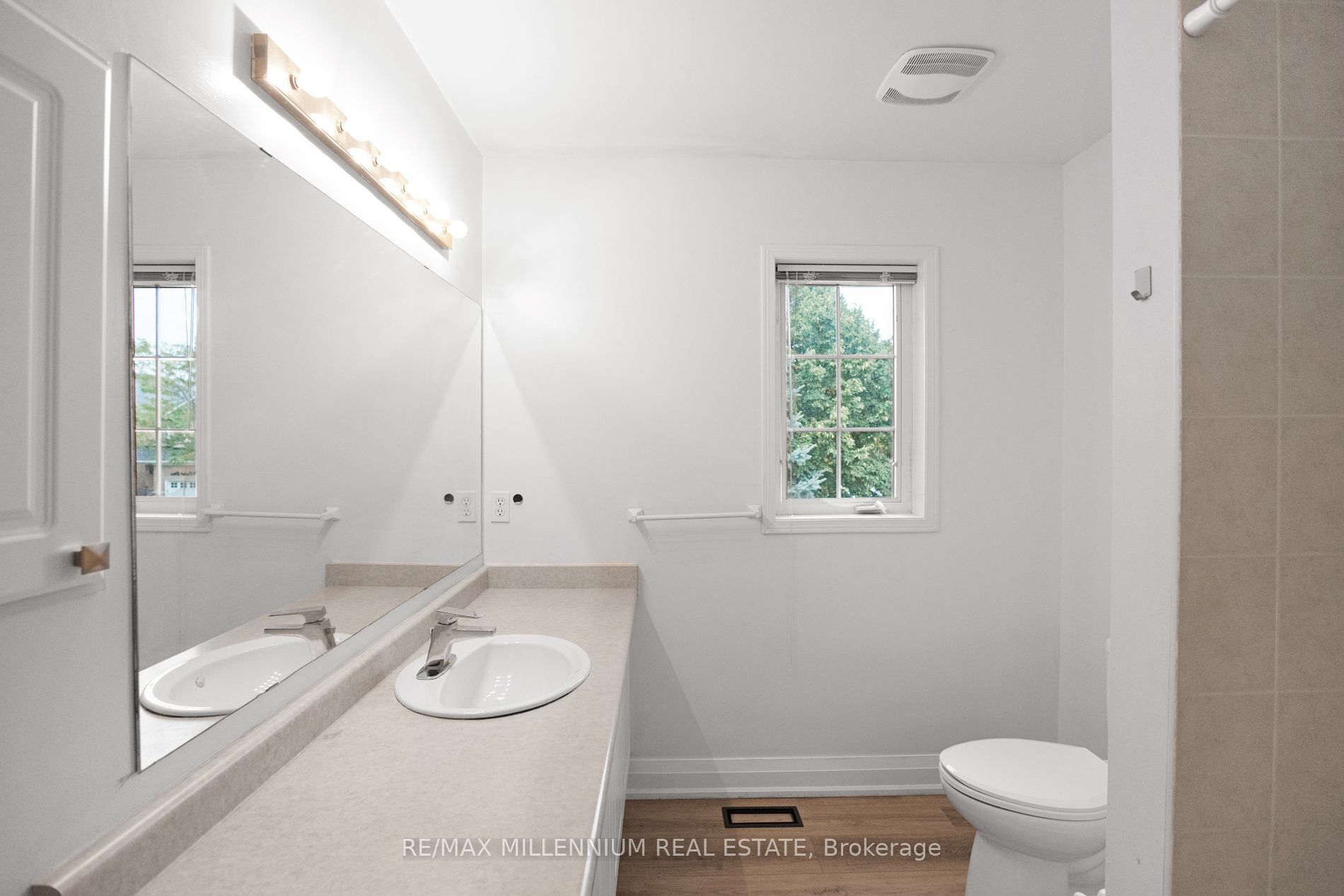 21 Casabel Dr