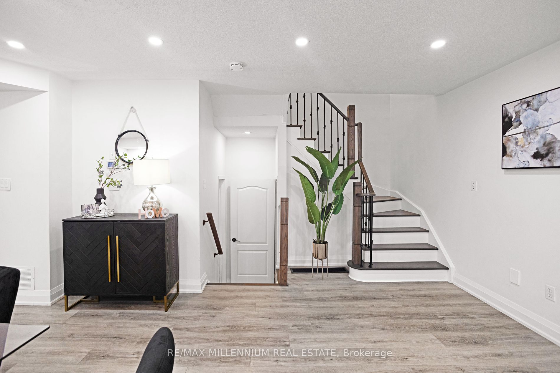 21 Casabel Dr