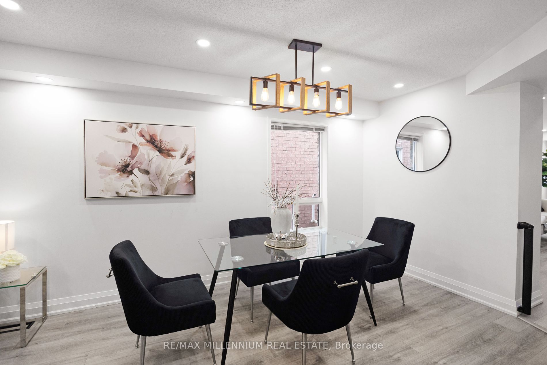 21 Casabel Dr