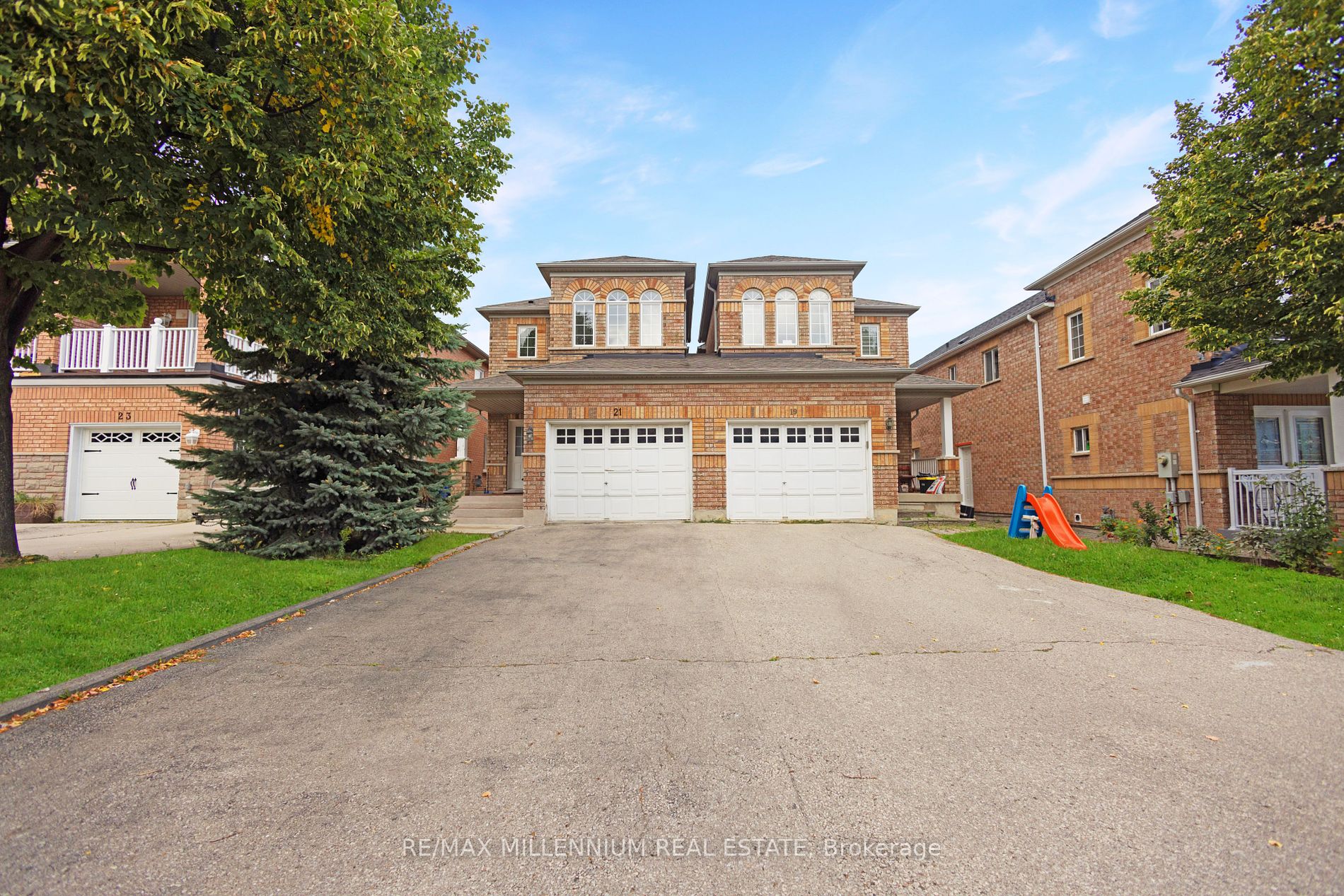 21 Casabel Dr