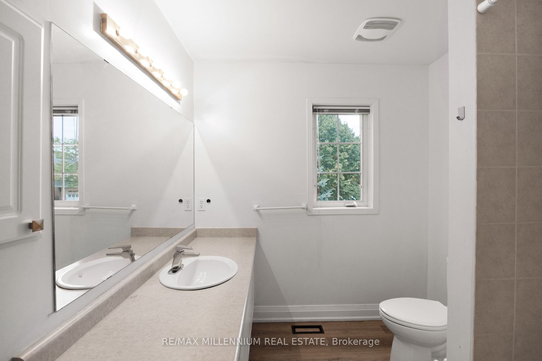 21 Casabel Dr