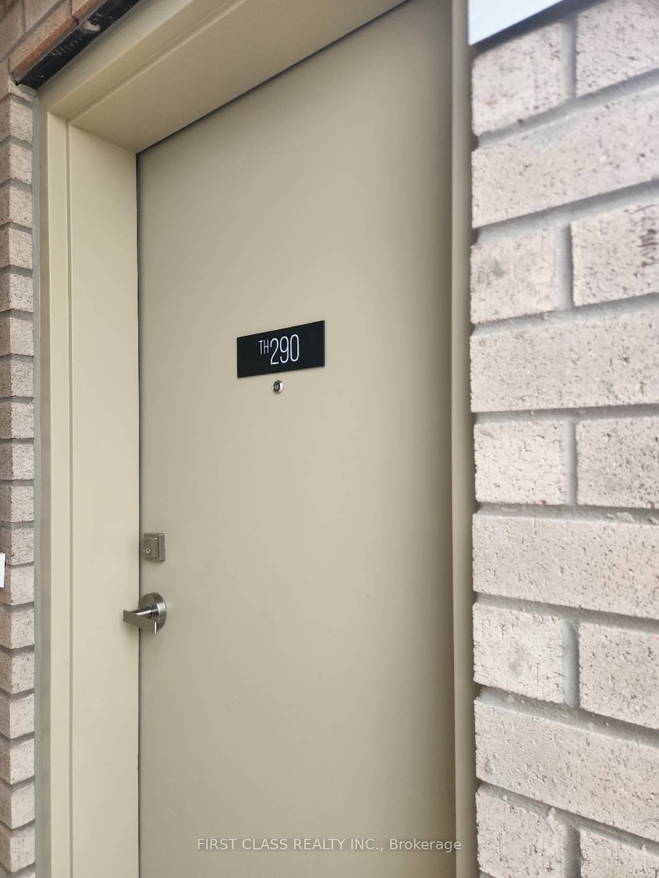 140 Honeycrisp Cres, #290