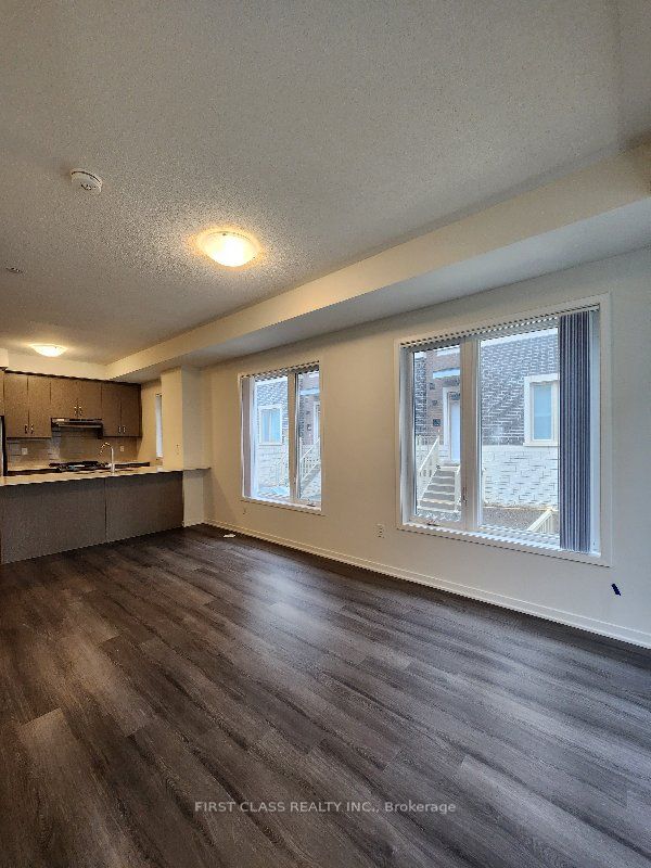 140 Honeycrisp Cres, #290