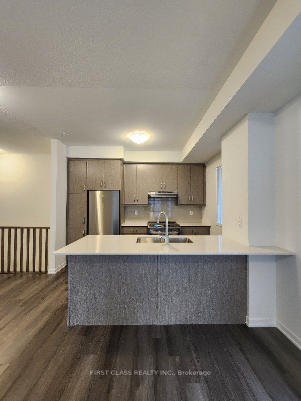 140 Honeycrisp Cres, #290
