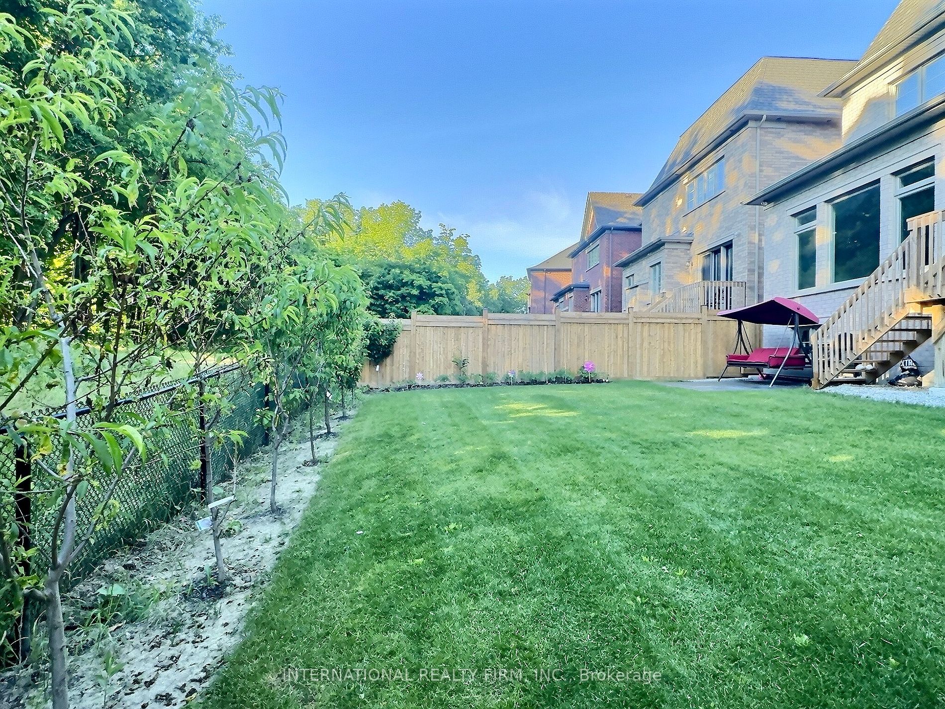 150 Cannes Ave