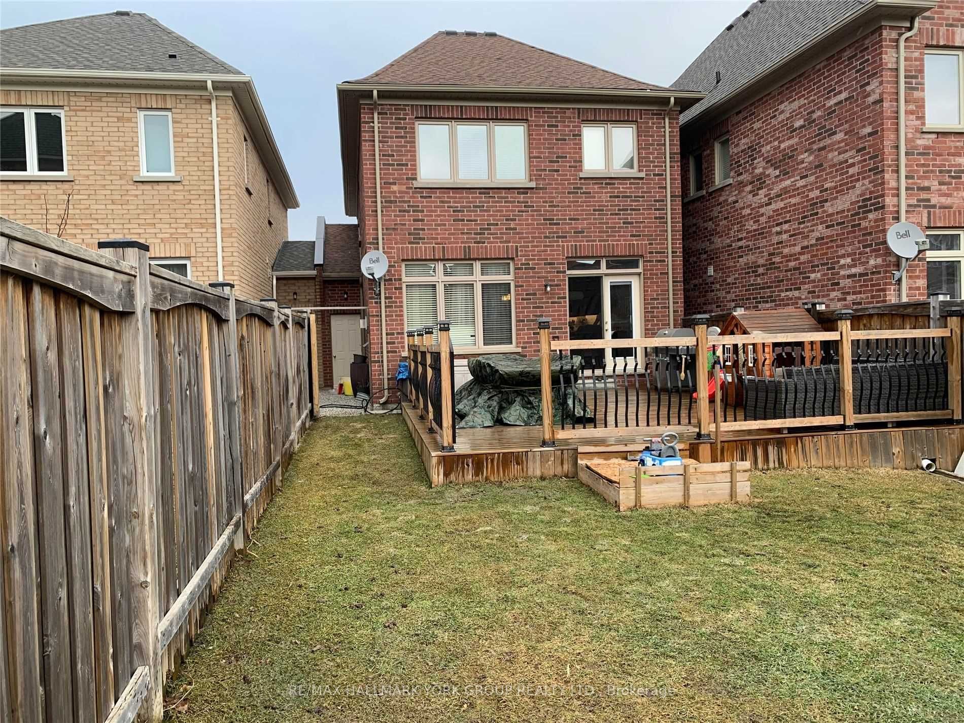 63 Alex Campbell Cres Dr