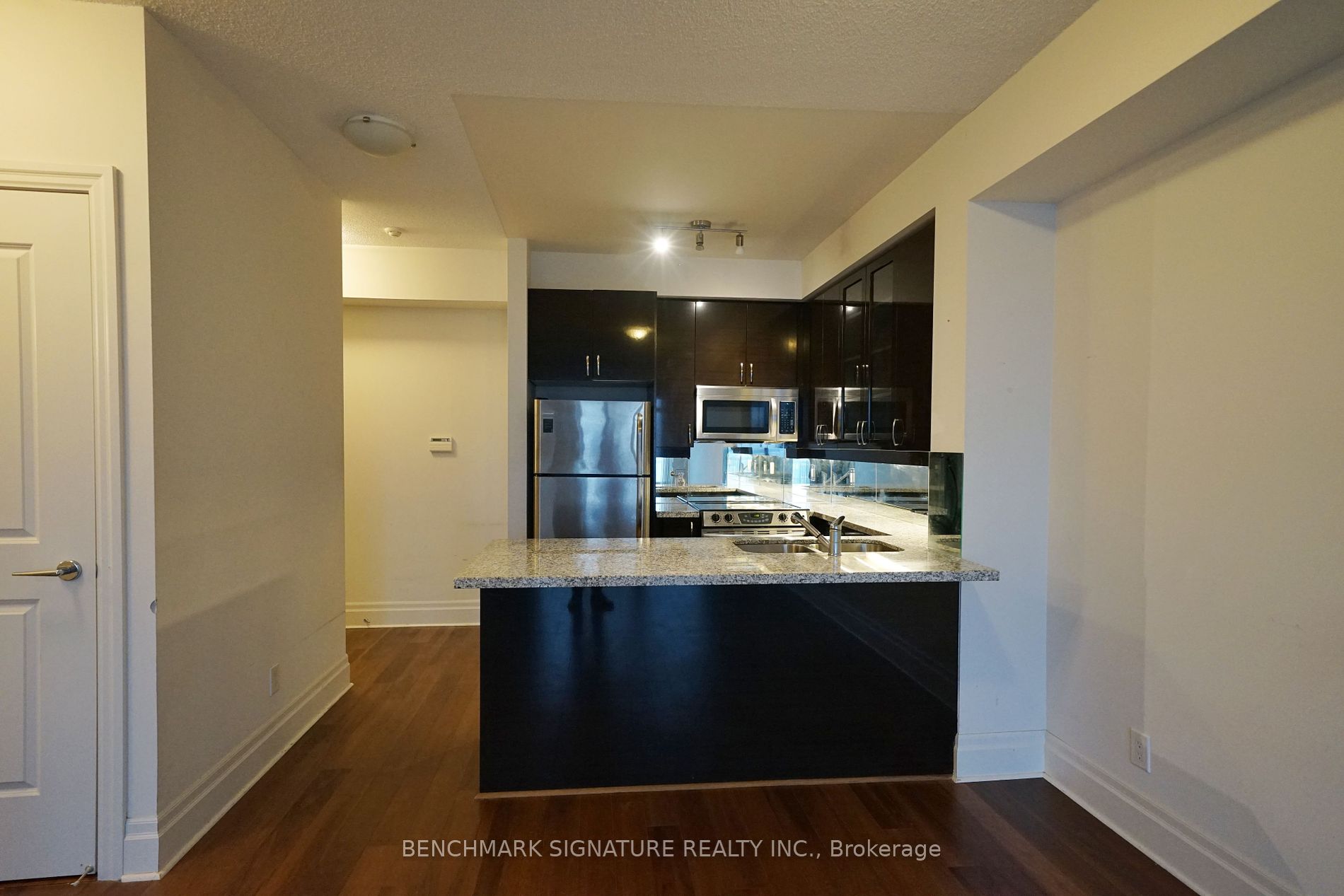 151 Upper Duke Cres, #1001