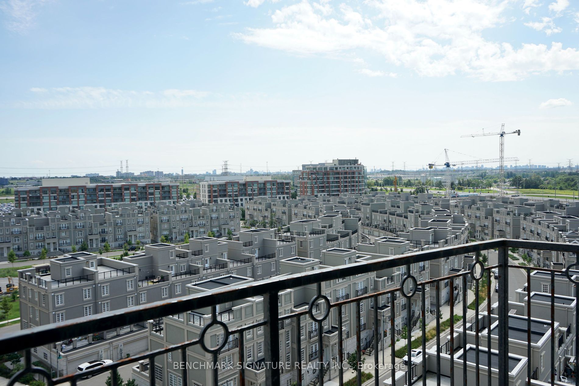 151 Upper Duke Cres, #1001