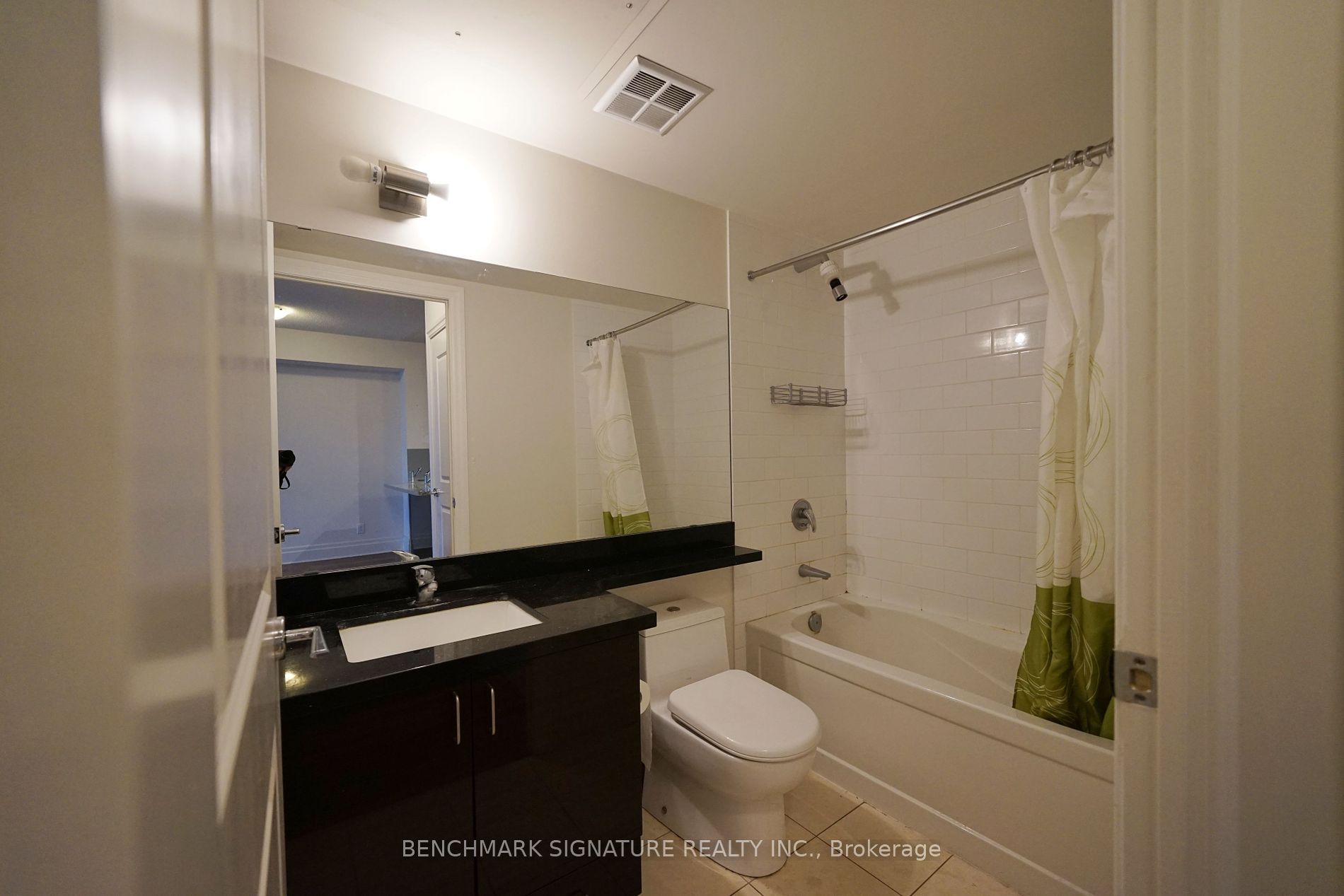 151 Upper Duke Cres, #1001