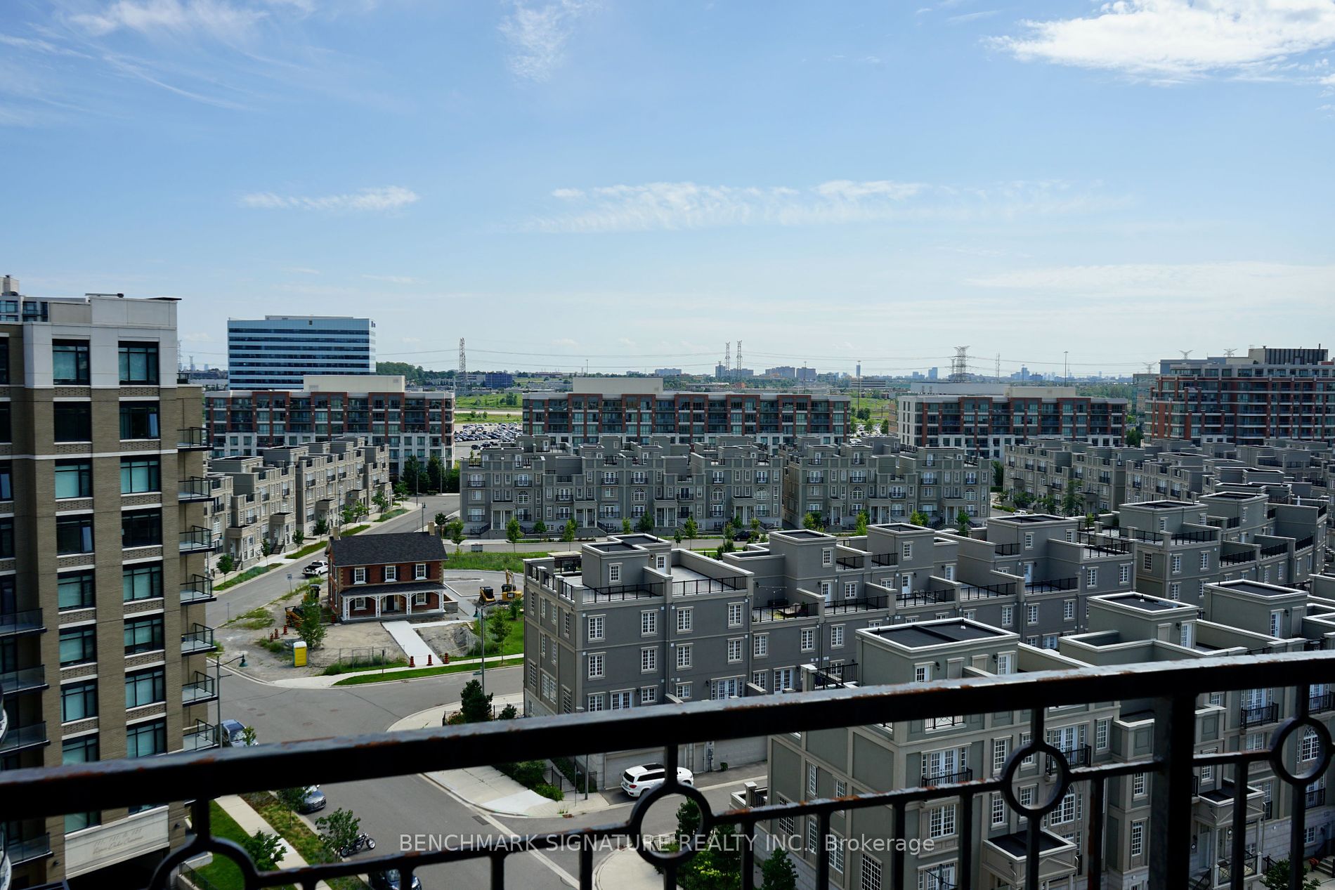 151 Upper Duke Cres, #1001