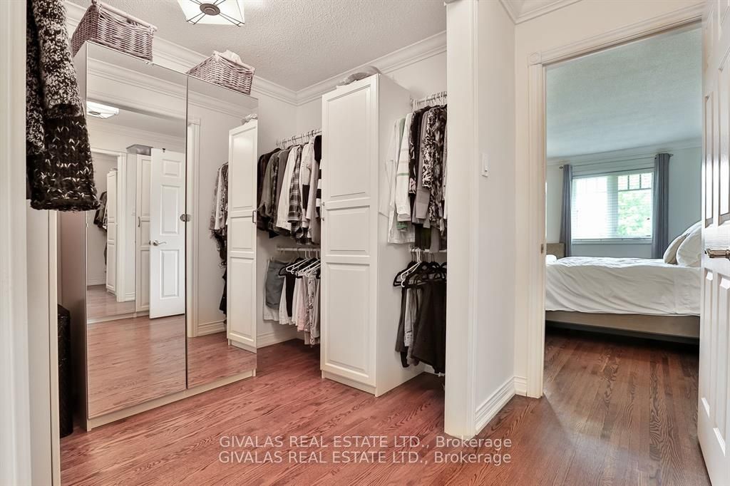 25 Sala Dr