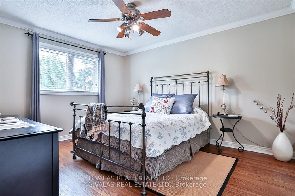 25 Sala Dr