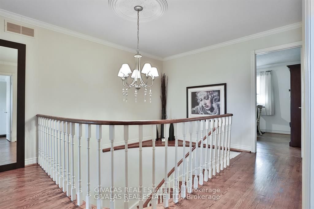 25 Sala Dr