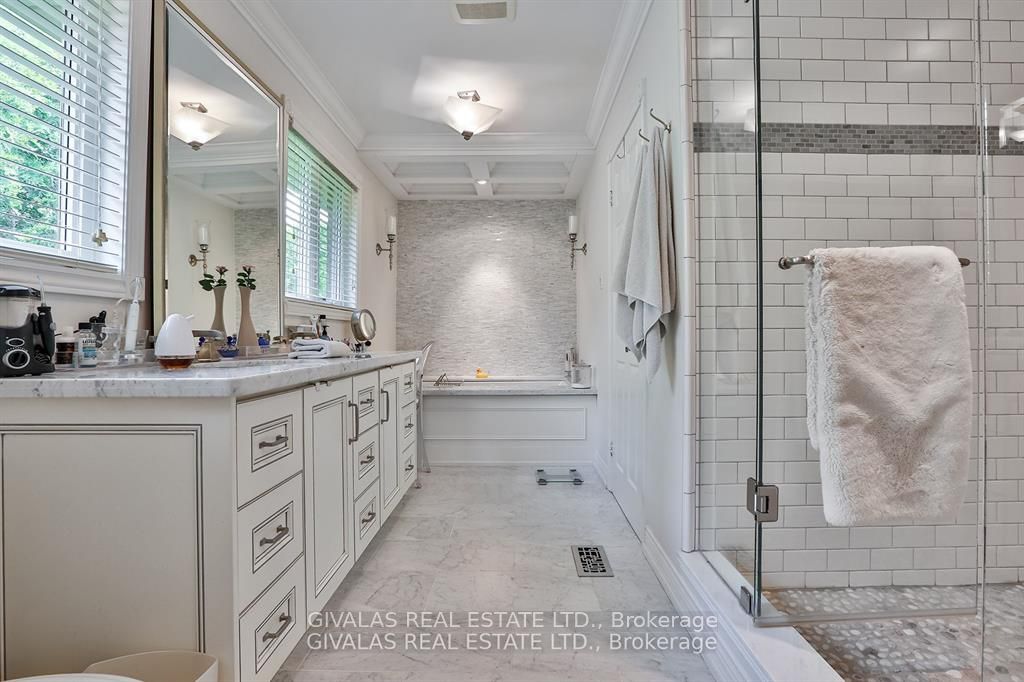 25 Sala Dr