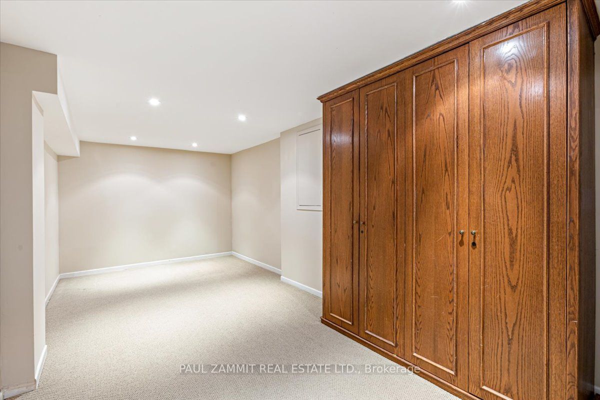 15 Laureleaf Rd