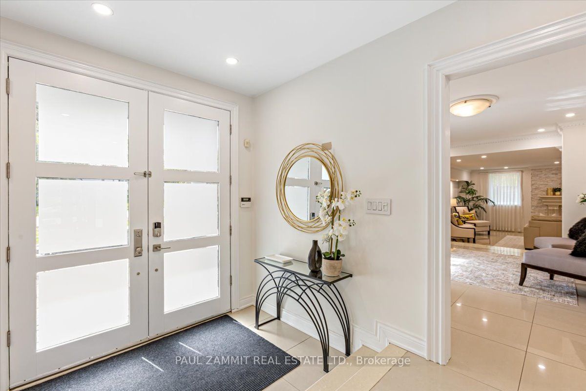 15 Laureleaf Rd