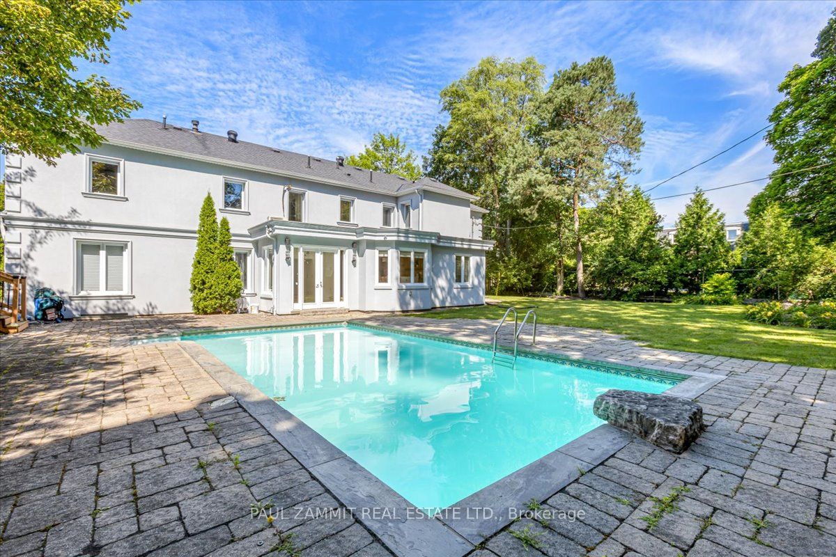 15 Laureleaf Rd
