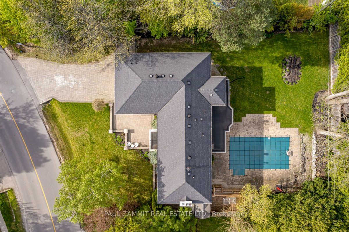 15 Laureleaf Rd