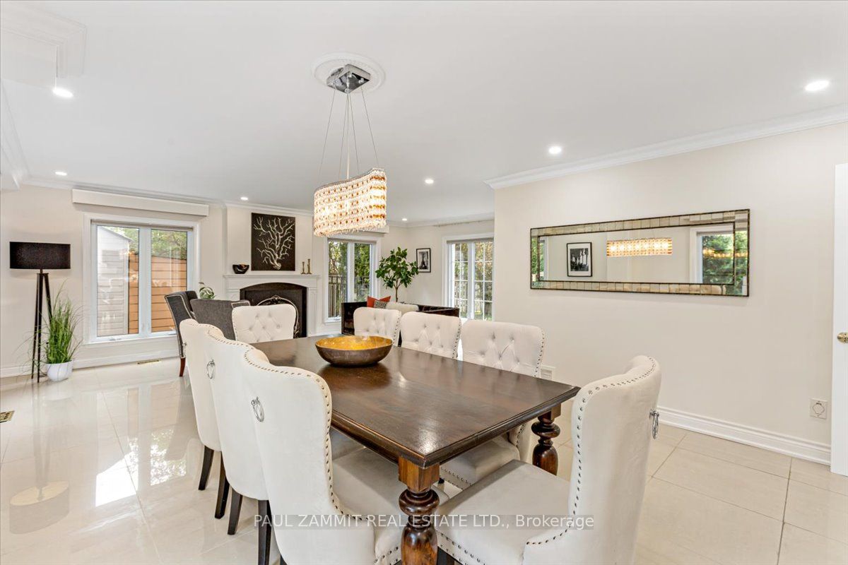15 Laureleaf Rd