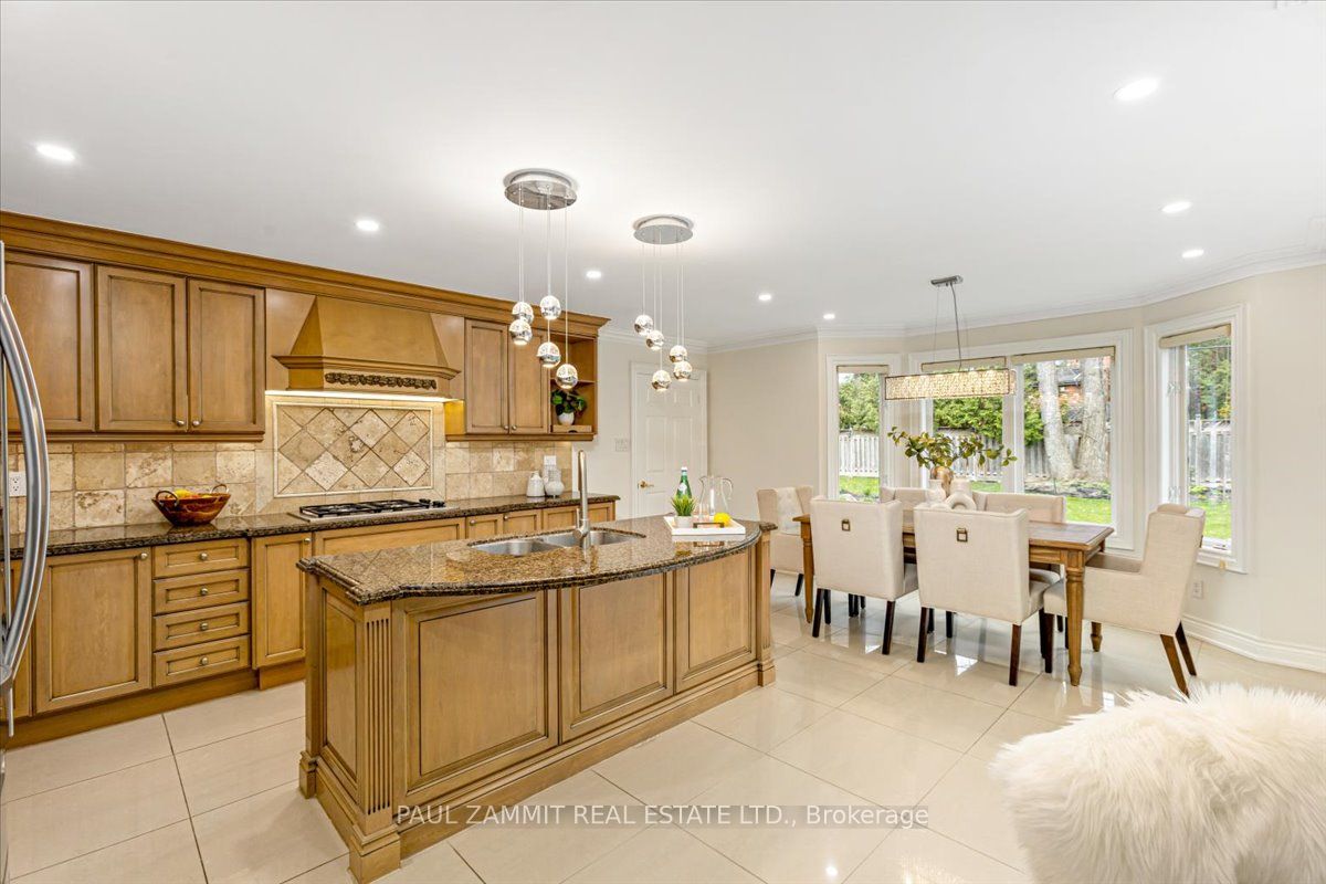 15 Laureleaf Rd
