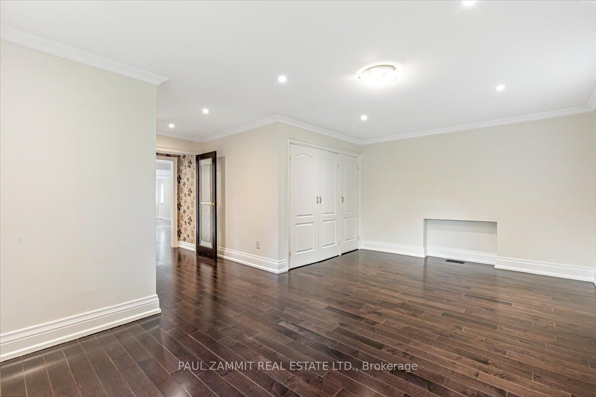 15 Laureleaf Rd