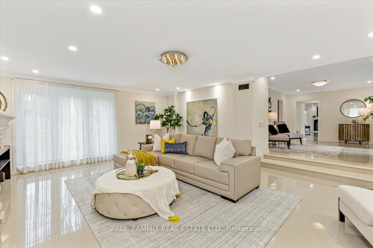 15 Laureleaf Rd