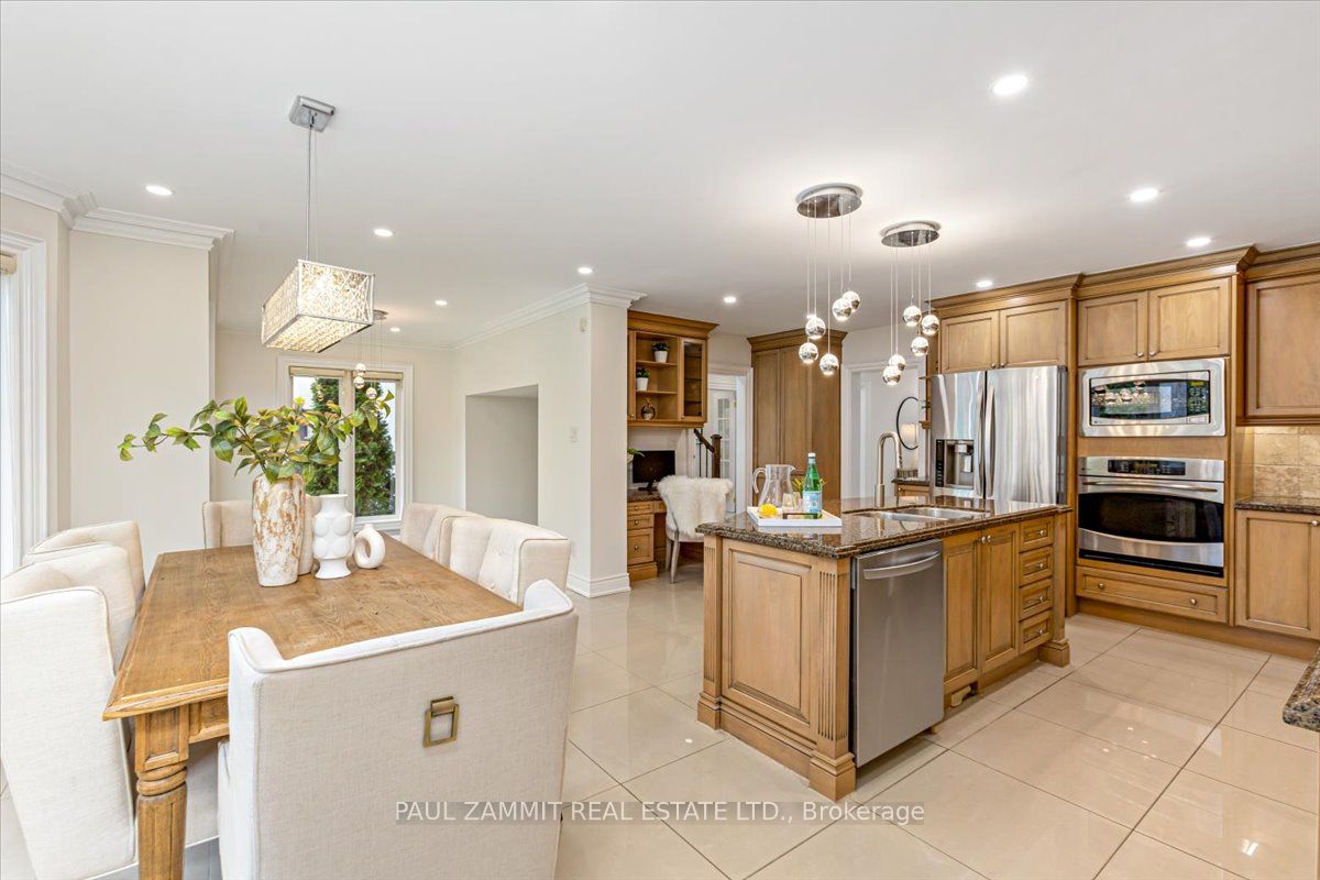 15 Laureleaf Rd