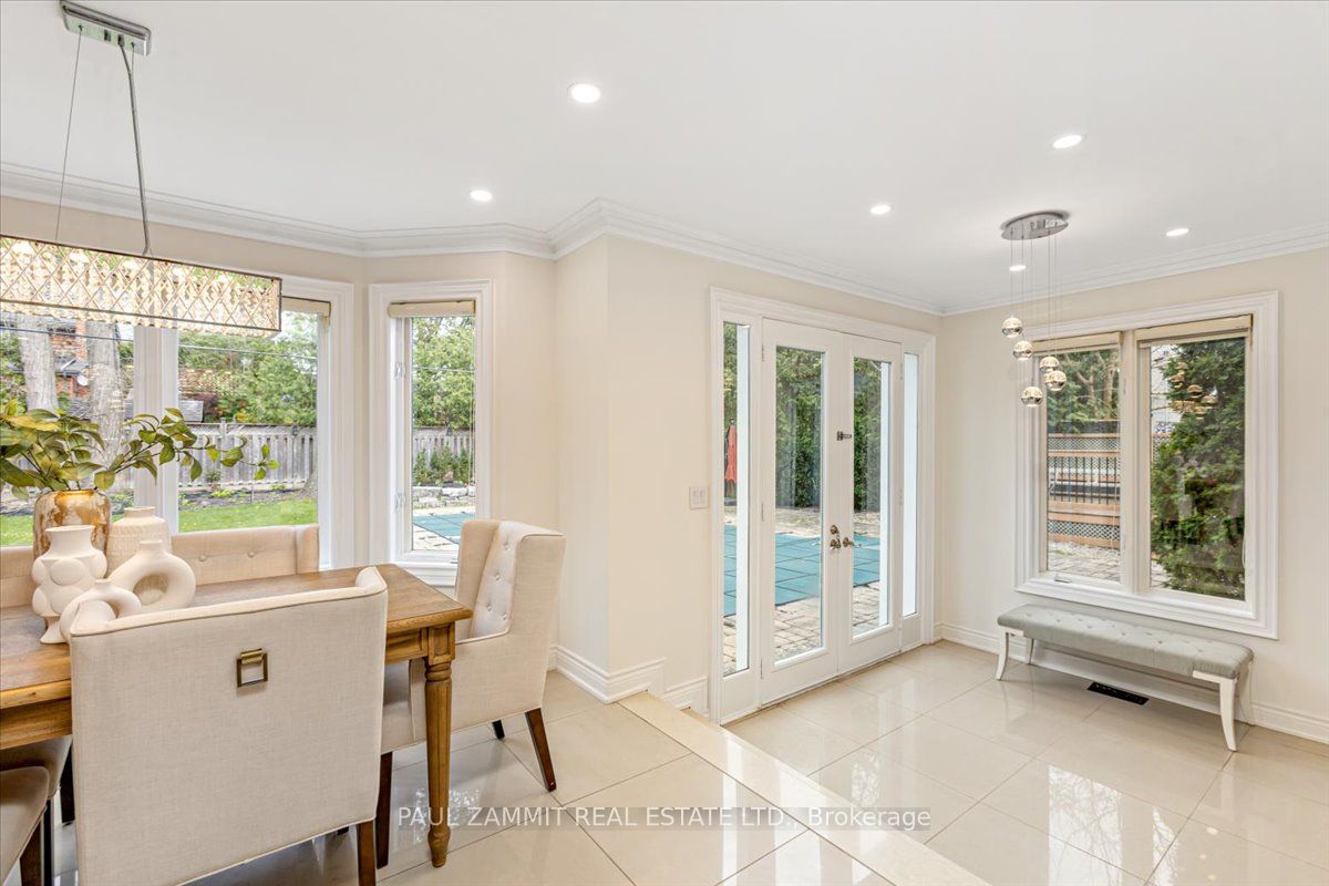 15 Laureleaf Rd