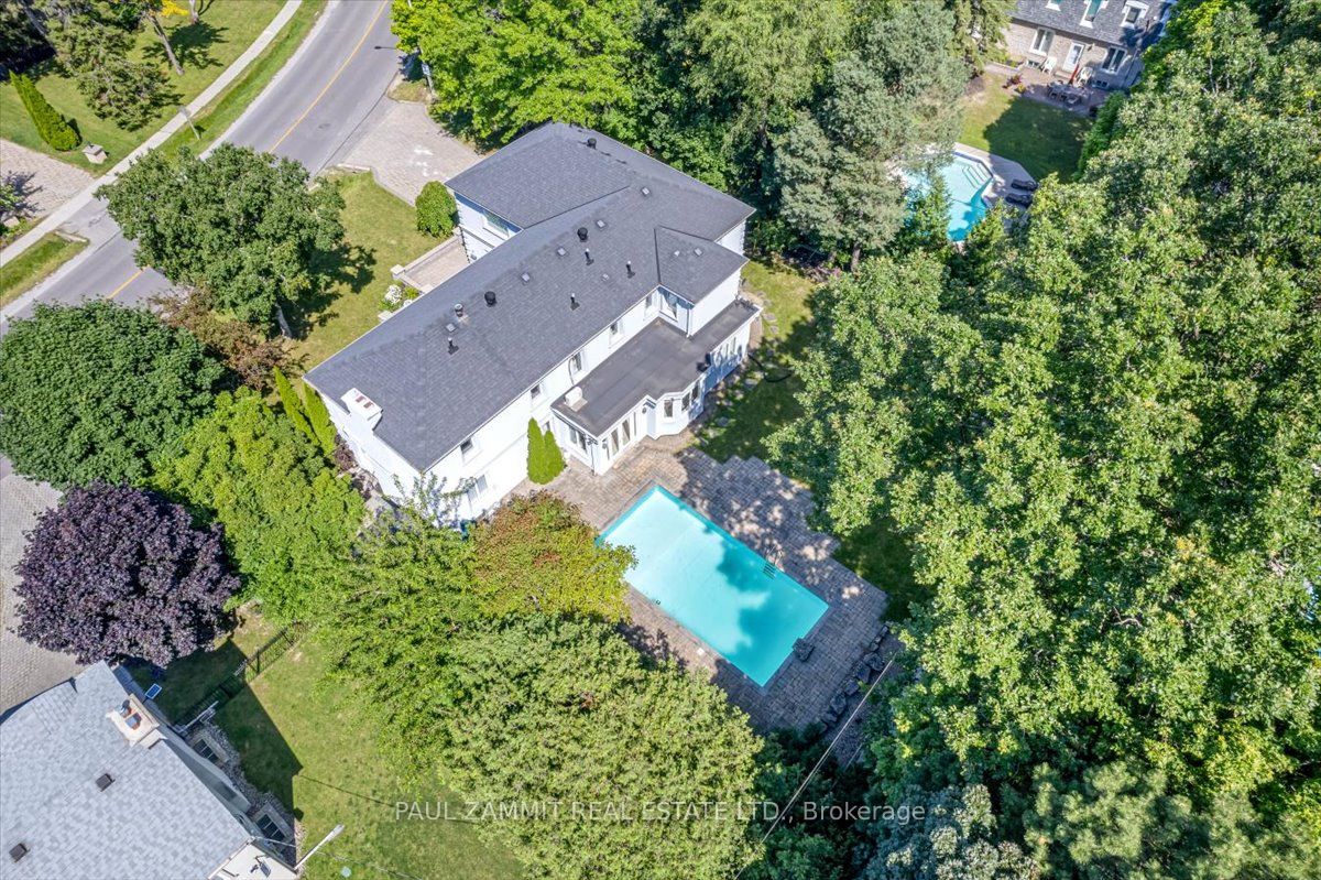 15 Laureleaf Rd